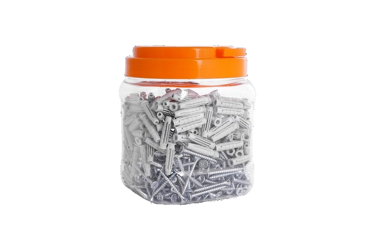Assortiment pluggen en vijzen in transparante voorraadpot