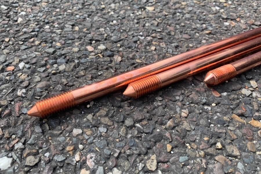 Aardingspinnen: de ideale diepte en afstand