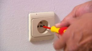 hoe stopcontact verplaatsen